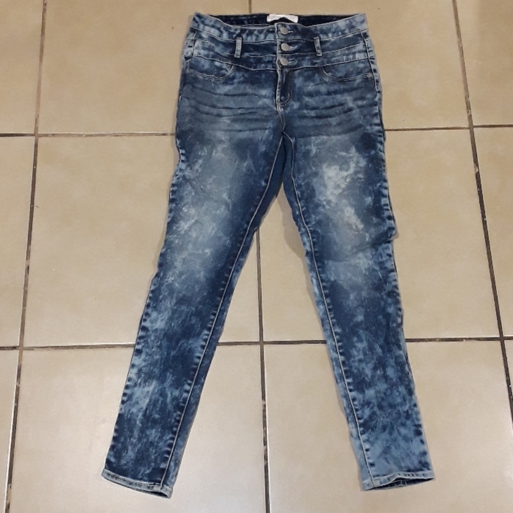 No Boundaries Acid Washed Junior Jeans
